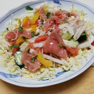 生ハムとカニカマと野菜のまろやかごまわさびサラダ